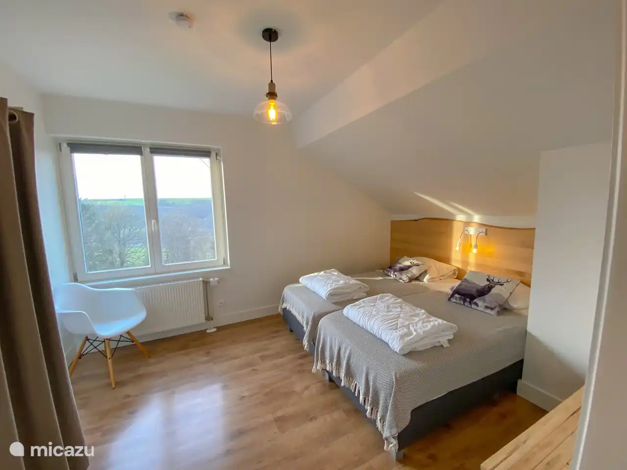 Schlafzimmer im ersten Stock mit Aussicht