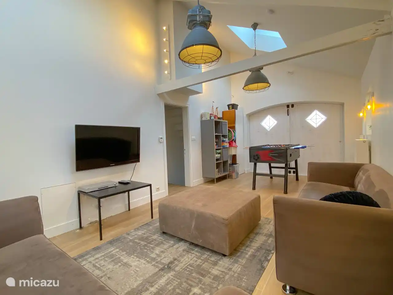 Spielzimmer mit zweitem Fernseher