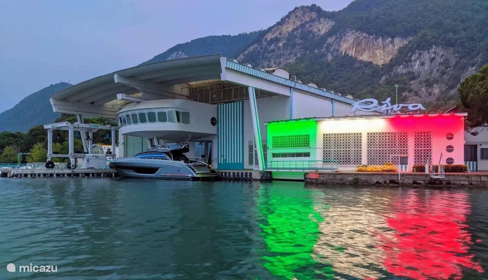 Die Riva-Werft ist 5 Kilometer entfernt