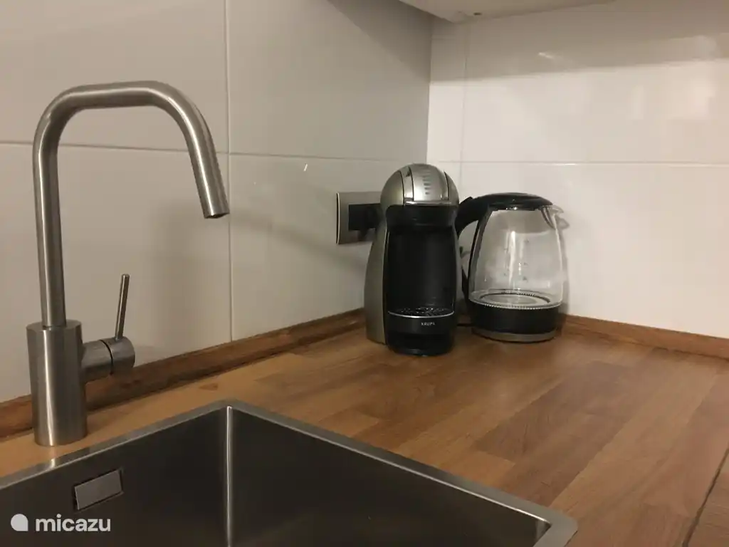 Leckerer Dolce Gusto-Kaffee und guter Wasserkocher.