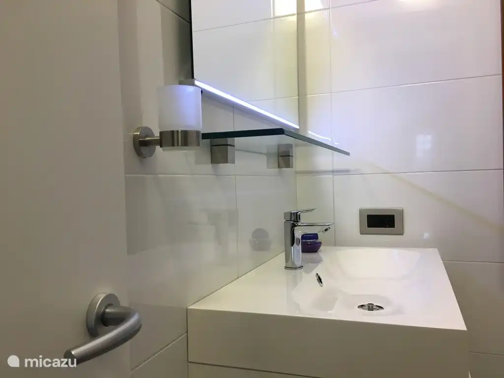 Beleuchteter und beheizter Spiegel