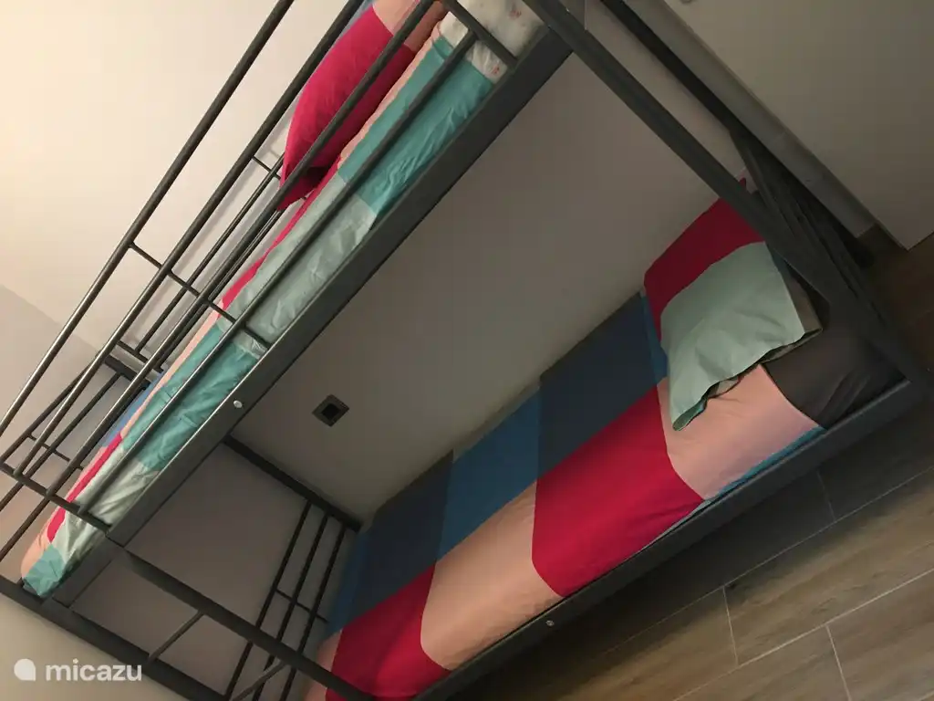 Schlafzimmer 2 - Festes Etagenbett mit guten Matratzen