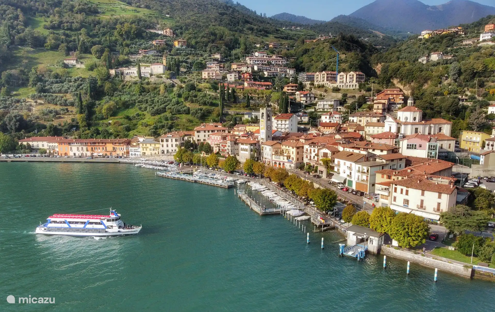 Das Zentrum unseres Dorfes Tavernola Bergamasca aus der Luft