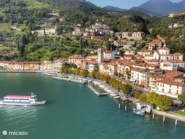 Casa Iseo : Tranquillité, luxe et climatisation ★★★★★ | Italie, Lacs italiens , Tavernola Bergamasca - maison de vacances Le centre de notre village Tavernola Bergamasca vu du ciel