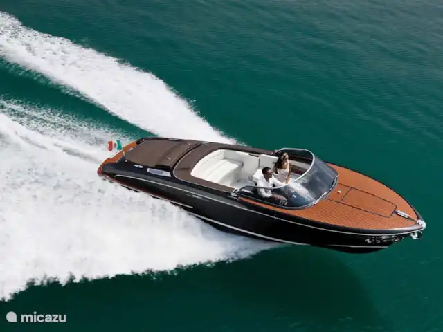 Casa Iseo : Tranquillité, luxe et climatisation ★★★★★ | Italie, Lacs italiens , Tavernola Bergamasca - maison de vacances L'usine Riva Yacht de renommée mondiale est à quelques kilomètres. Ils testent leurs modèles sur le lac !