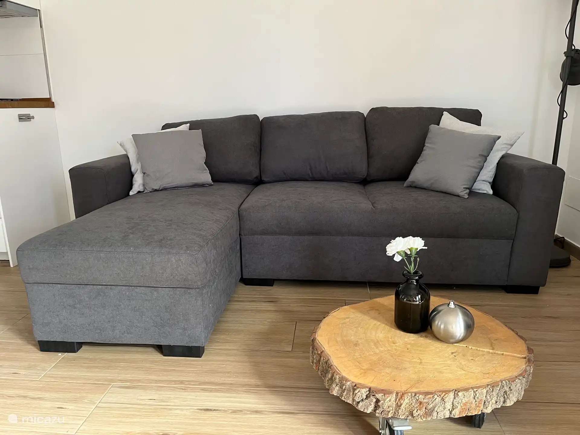 Neues geräumiges Sofa, 2024