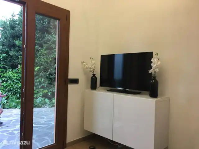 Casa Iseo : Tranquillité, luxe et climatisation ★★★★★ | Italie, Lacs italiens , Tavernola Bergamasca - maison de vacances « Beaucoup de multimédia disponible, comme une Smart TV, une connexion Wi-Fi rapide, un haut-parleur Bluetooth JBL et Google Chromecast » - Corrie, ***** (2023)