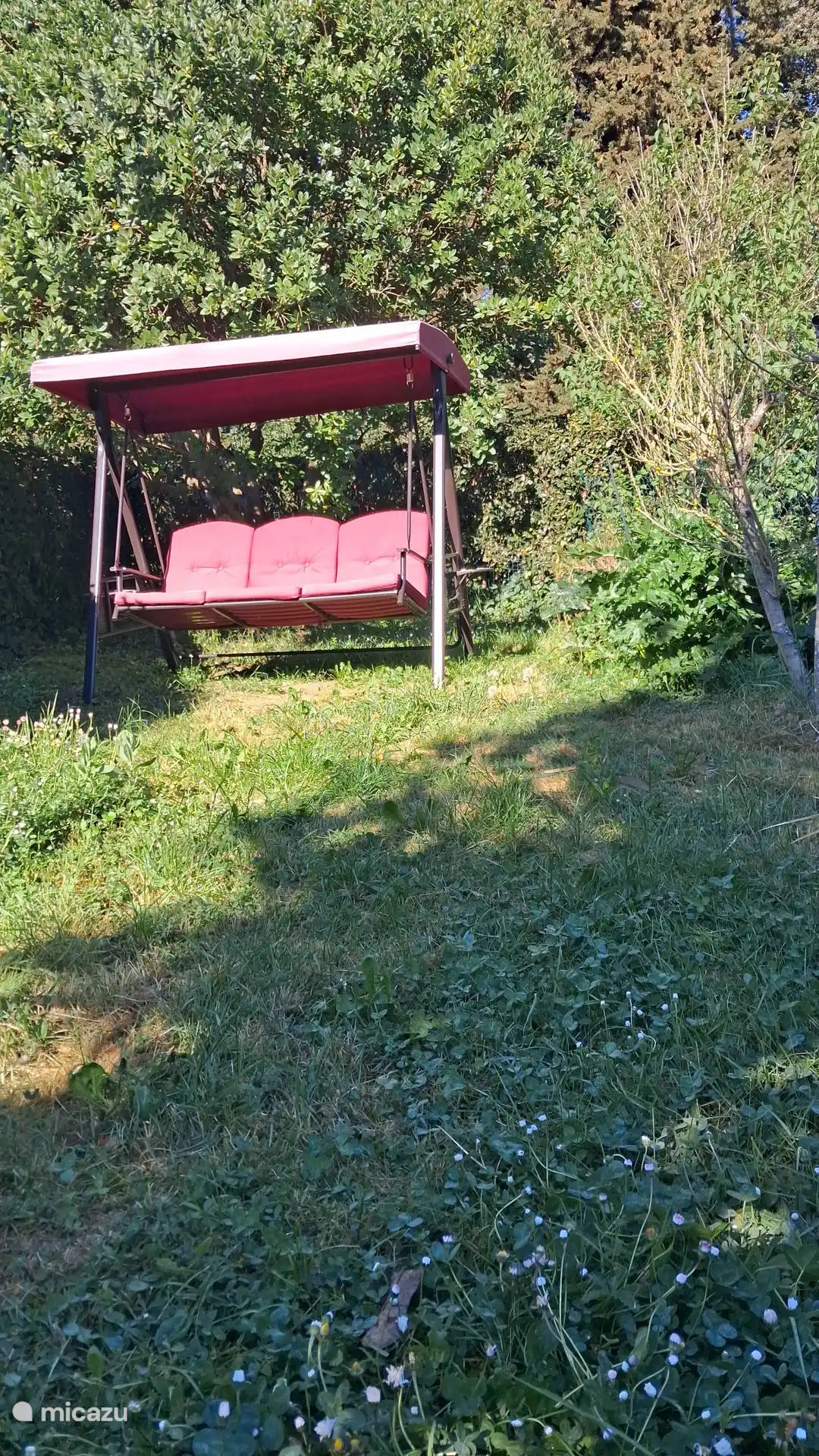 Entspannen Sie sich auf dem 'Dondolo Giardino', der Gartenschaukel.