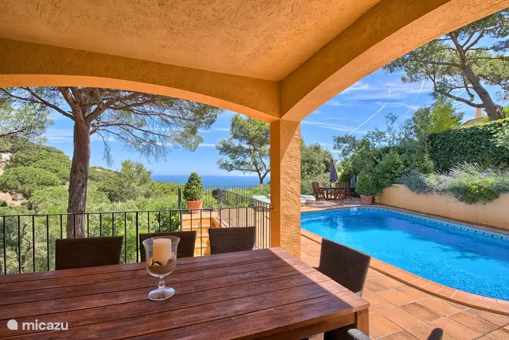 Villa Narciso in Begur, met zwembad. boek je bij Micazu Micazu