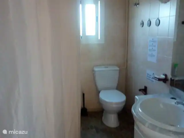 Casa Amigo en España, Valencia, Pedralba  - casa vacacional baño