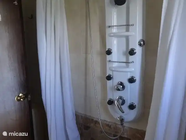 Casa Amigo en España, Valencia, Pedralba  - casa vacacional La ducha