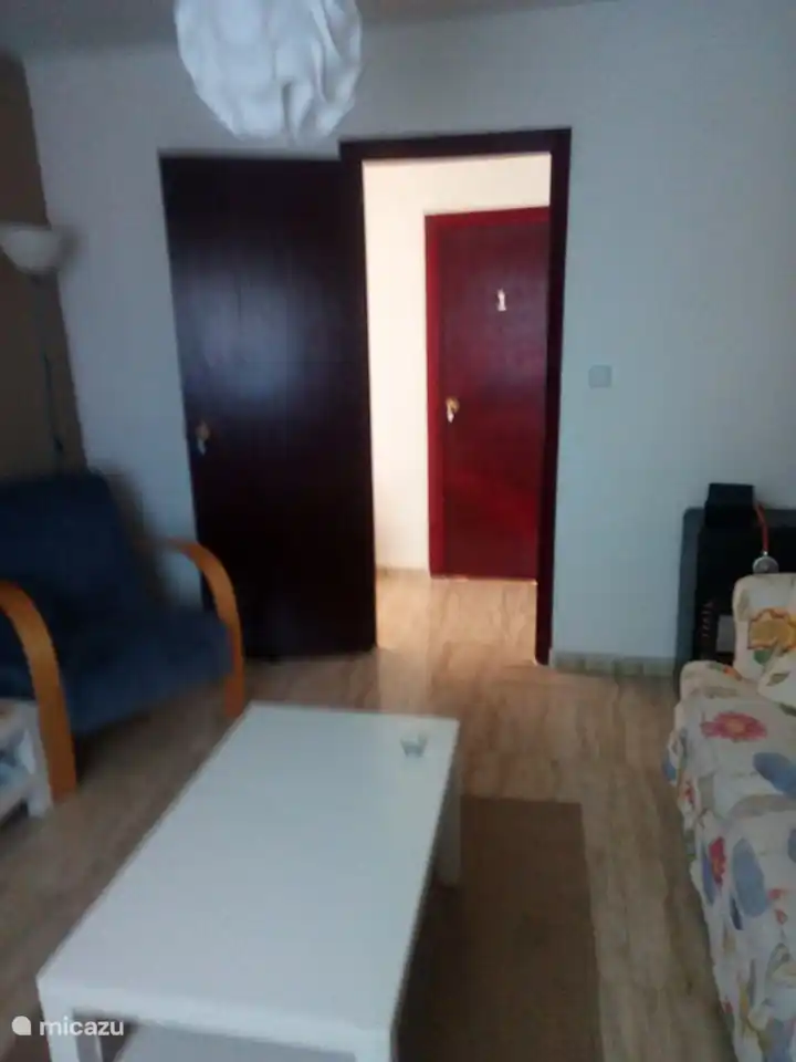 Blick vom Wohnzimmer zum Flur