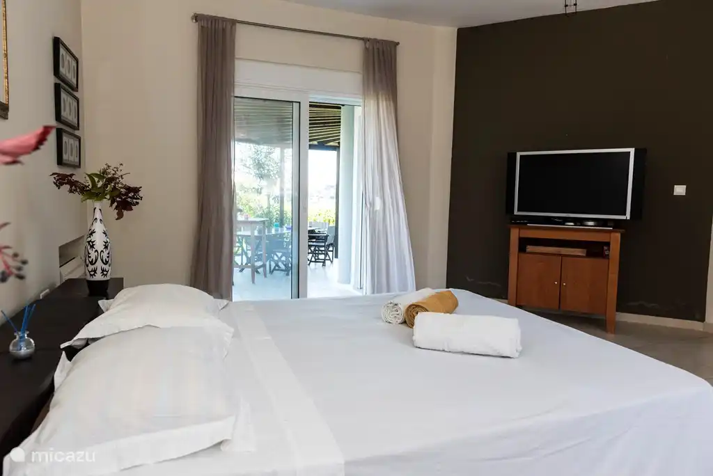 Chambre au rez-de-chaussée.