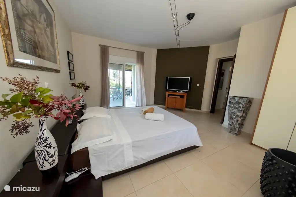 Chambre au rez-de-chaussée.