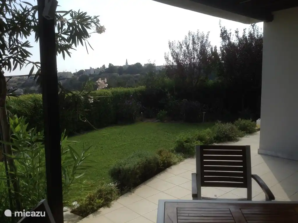 Bel environnement verdoyant.