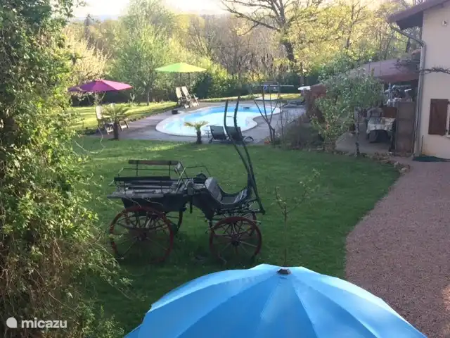 Swimmingpool vom Haus des Managers aus gesehen