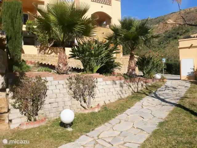 Hillside Suite Mijas Costa | Espagne, Andalousie, Calahonda - appartement Sentier dans le jardin