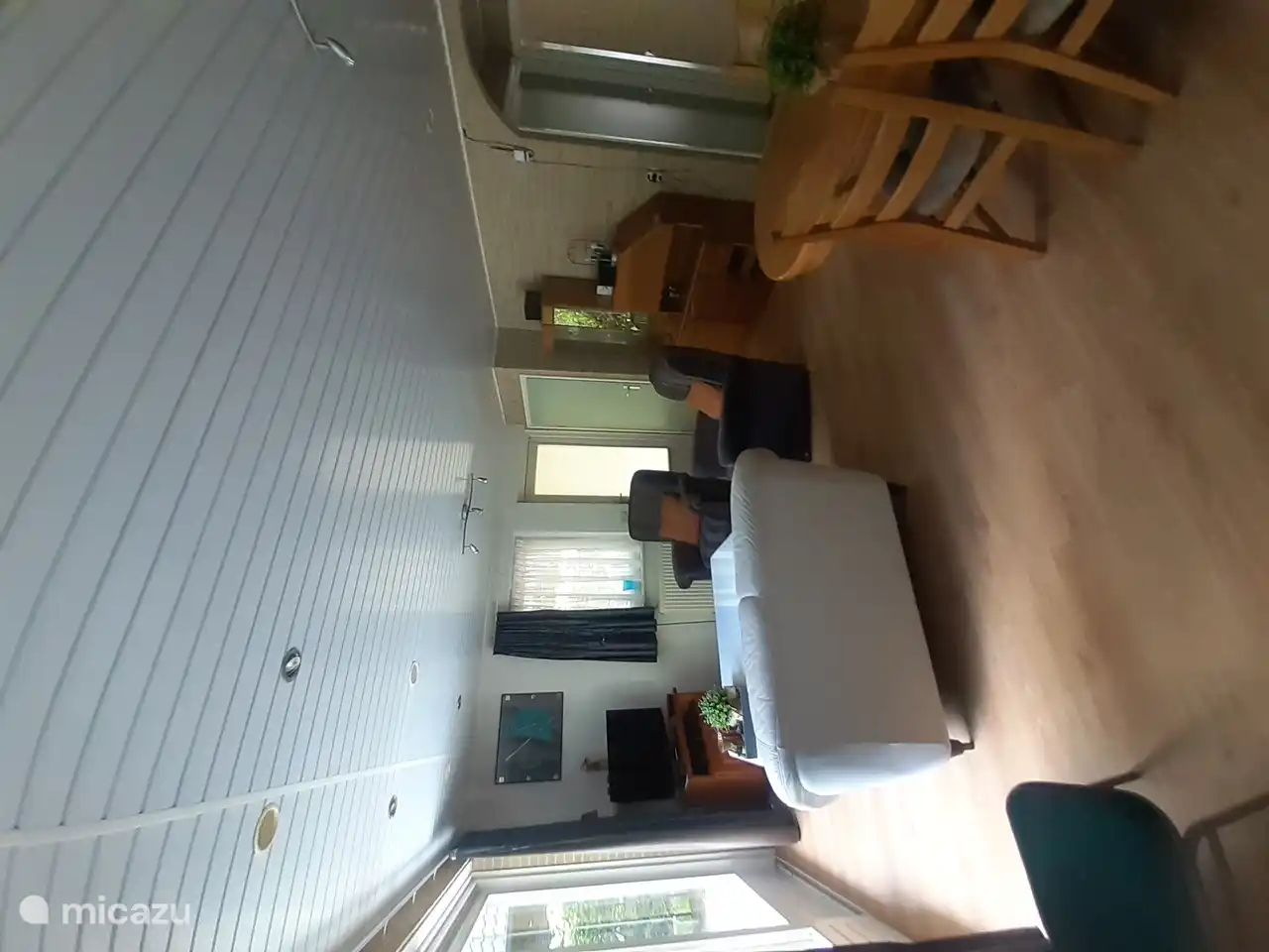 Spacious living room