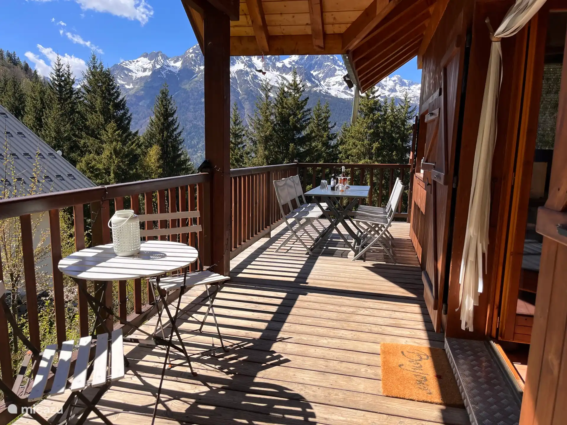 Sonnige Terrasse mit Nachmittags- und Abendsonne. 