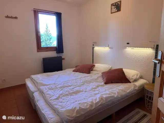 Location de Vacances France, Isère, Oz-en-Oisans, chalet - Chal'Oz 4**** Chambre 2 en bas avec 2 lits simples