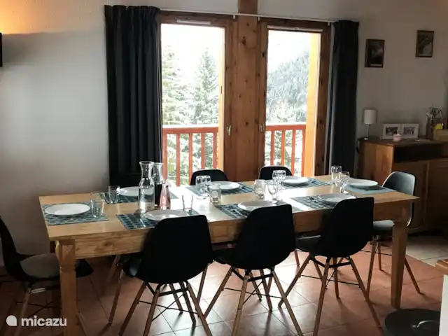 Location de Vacances France, Isère, Oz-en-Oisans, chalet - Chal'Oz 4**** Table à dinner