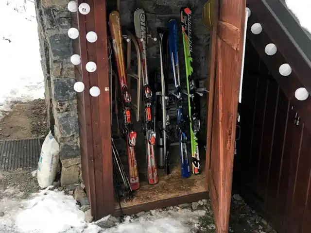 Location de Vacances France, Isère, Oz-en-Oisans, chalet - Chal'Oz 4**** Placard à ski/snowboard à l'extérieur