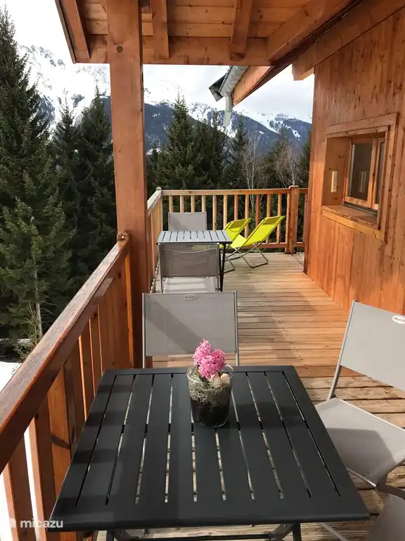 Terrasse in der späten Wintersaison, der Frühling kommt...