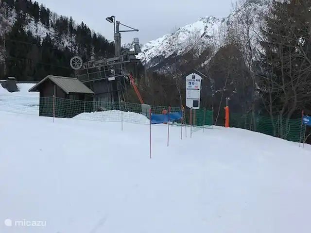 Location de Vacances France, Isère, Oz-en-Oisans, chalet - Chal'Oz 4**** Téléski du Clos du Pré avec parc de chalets sous-jacent