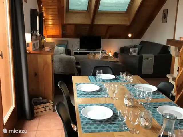 Location de Vacances France, Isère, Oz-en-Oisans, chalet - Chal'Oz 4**** Table à manger annexe coin salon