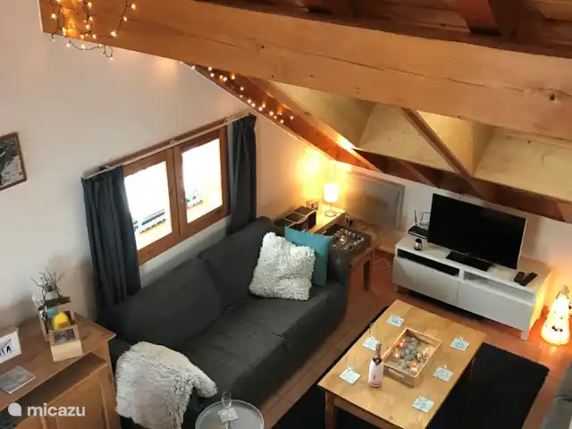 Location de Vacances France, Isère, Oz-en-Oisans, chalet - Chal'Oz 4**** Coin salon vu de l’escalier à la mezzanine