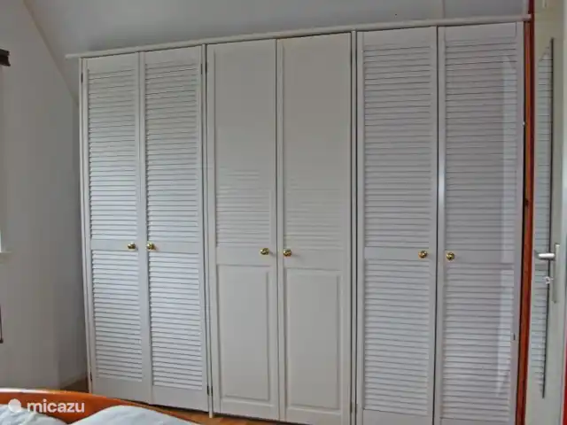 Maison de vacances Baltus | Pays-Bas, Hollande du Nord, Saint Martin - bungalow Il y a un placard fixe dans la Masterroom.