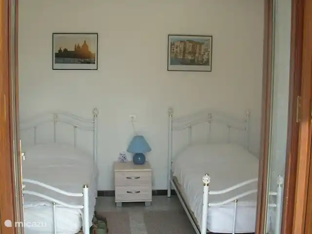 Villa des Vendanges en Francia, Hérault, Prades-sur-Vernazobre - villa Habitación 2 con vista a la piscina