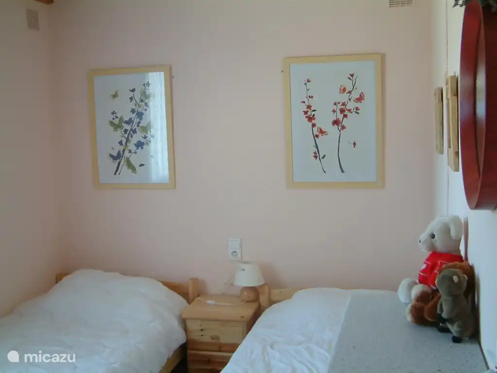 Kamer 3 zicht op voortuin