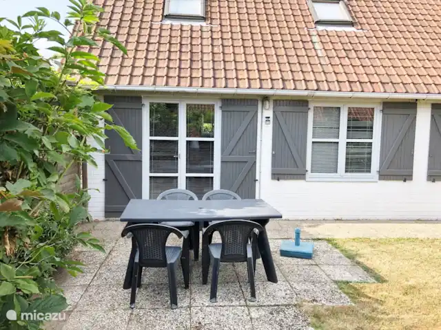 Duinhoek 70 en Bélgica, Costa Belga, De Panne - casa vacacional Terraza con muebles de jardín
