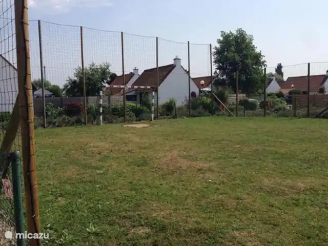 Duinhoek 70 en Bélgica, Costa Belga, De Panne - casa vacacional campo de fútbol