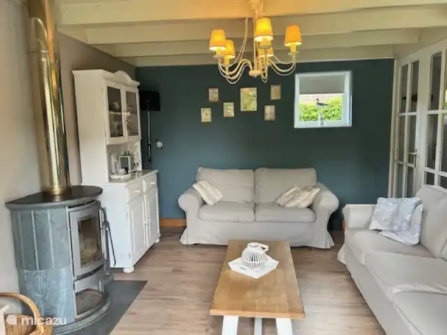 Duinhoek 70 en Bélgica, Costa Belga, De Panne - casa vacacional Sala de estar con estufa de leña, Smart TV, Wifi, asientos cómodos