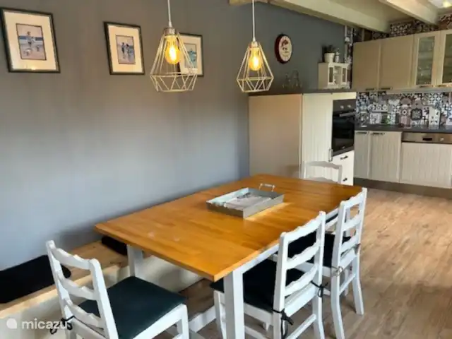 Duinhoek 70 en Bélgica, Costa Belga, De Panne - casa vacacional Comedor con mesa extensible + banco grande