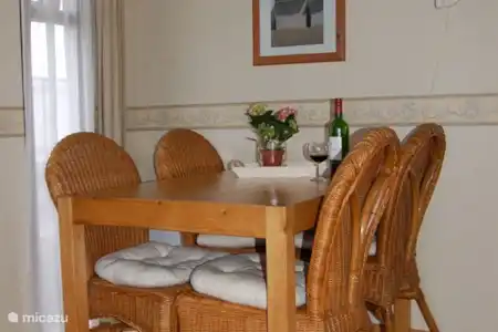 Vakantiehuis Nederland, Zeeland, Vrouwenpolder stacaravan Cottage aan zee eethoek