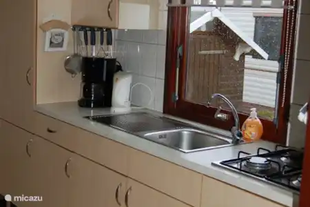 Vakantiehuis Nederland, Zeeland, Vrouwenpolder stacaravan Cottage aan zee keuken