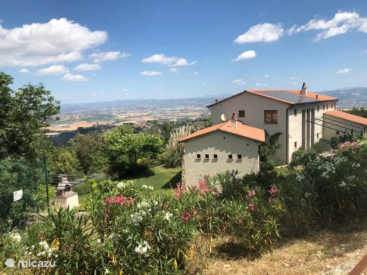 position of the house on the edge of the balcony of Umbria