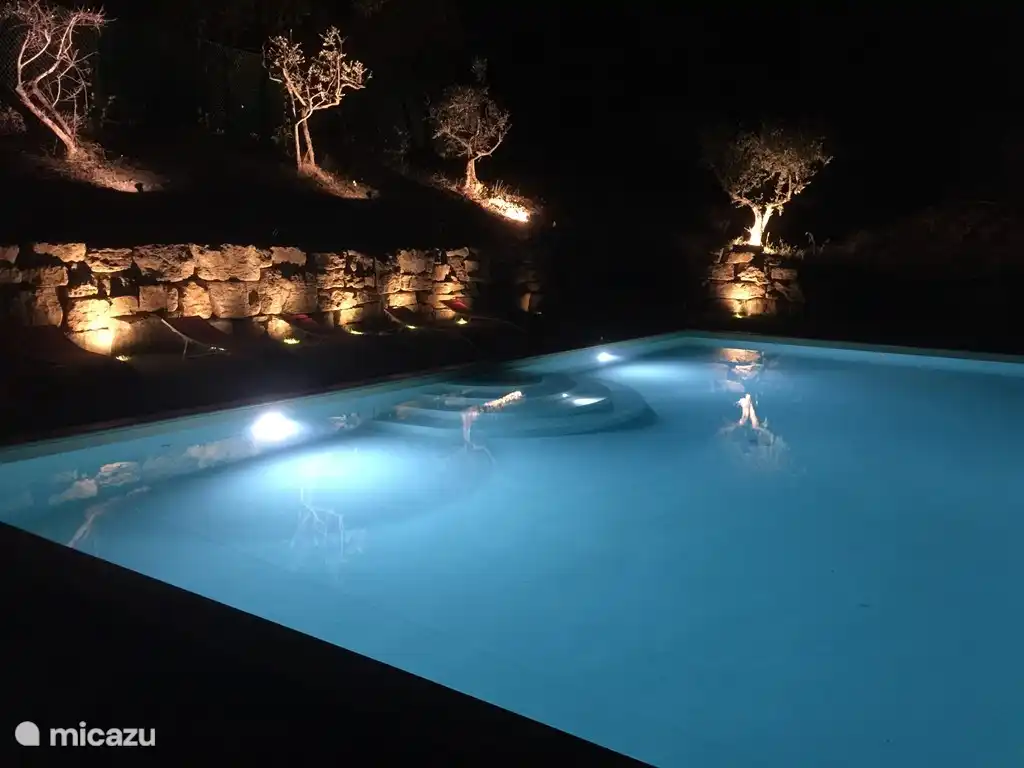 Lighting around the pool in the evening.