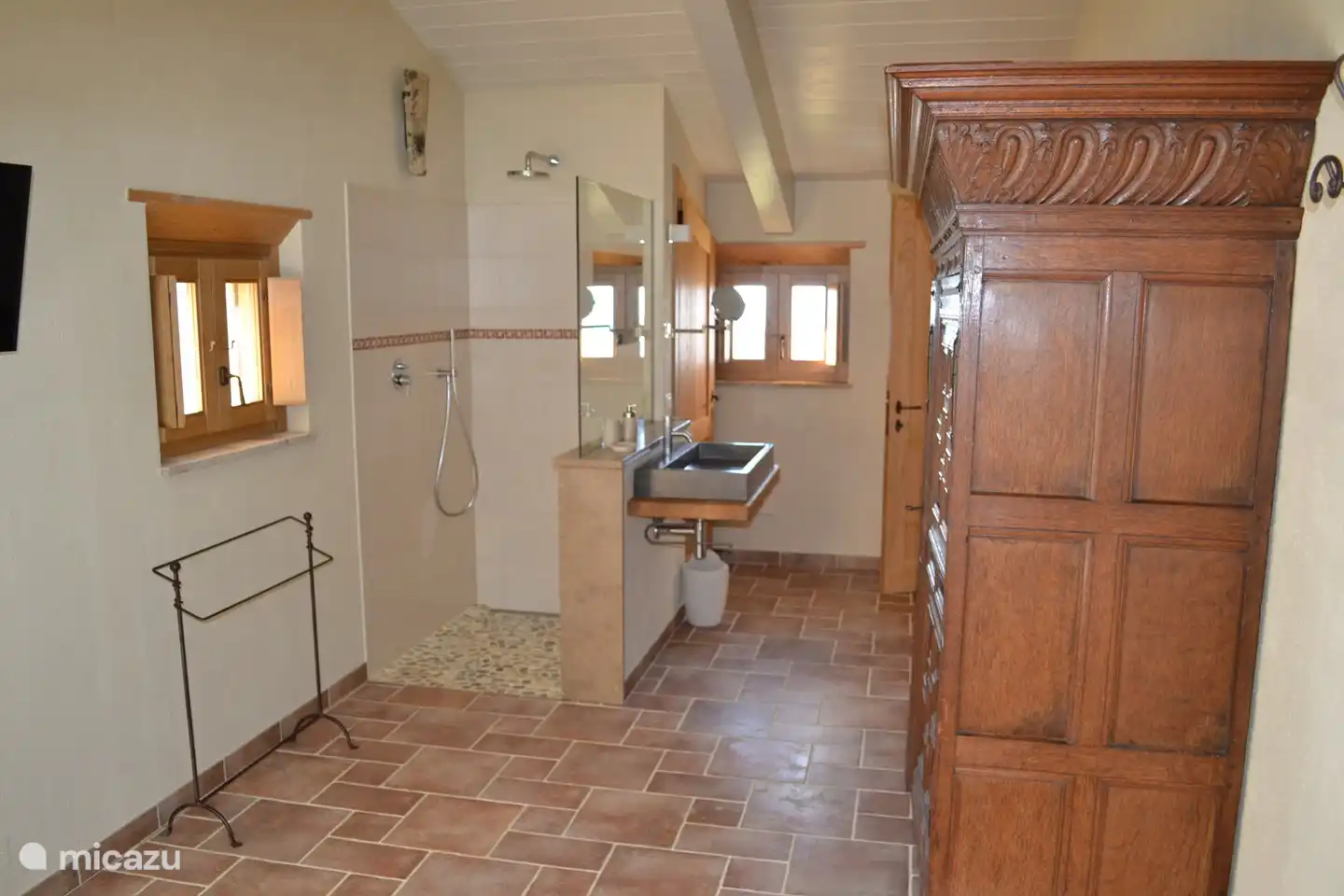 Other side of this bedroom