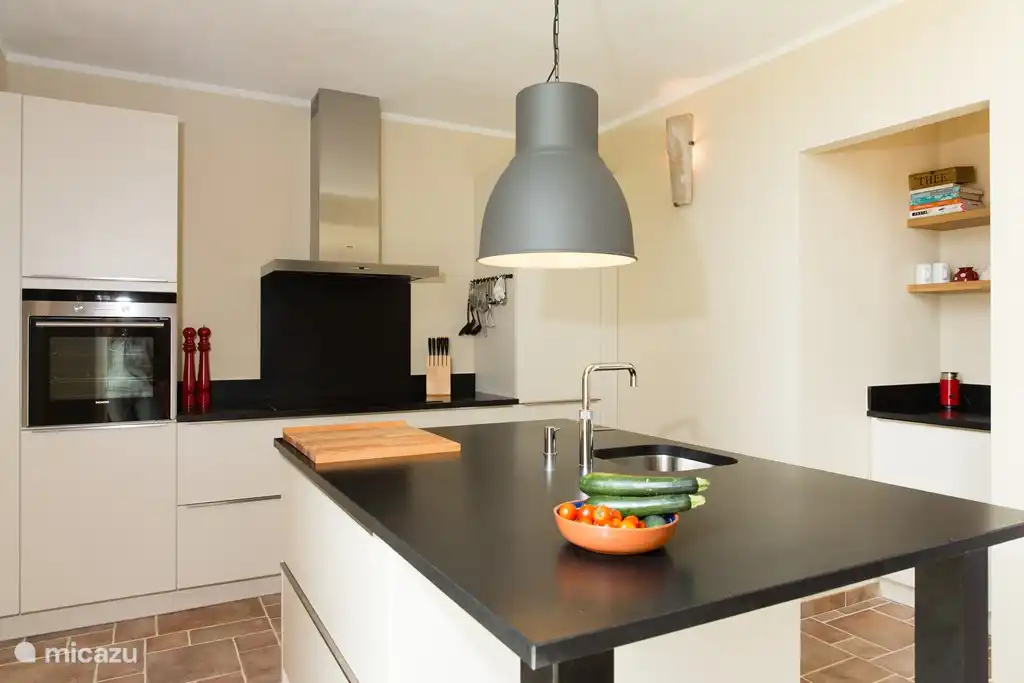 Lungo: Kitchen with dishwasher, induction plate freezer refrigerator Quooker etc.