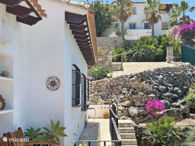 Location de Vacances Espagne, Costa Blanca, Dénia, villa - Maison Miguel Allée et vue latérale