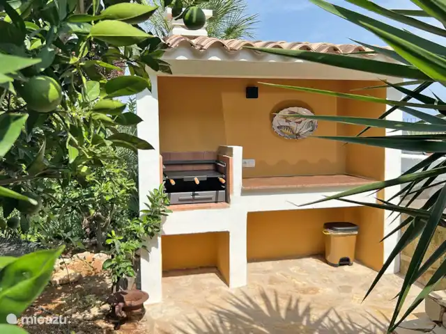 Location de Vacances Espagne, Costa Blanca, Dénia, villa - Maison Miguel Cuisine extérieure avec barbecue au charbon
