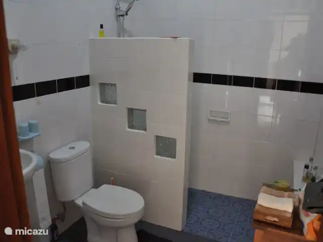 Rumah Syan | Indonésie, Bali, Jasri - bungalow salle de bain à l'intérieur