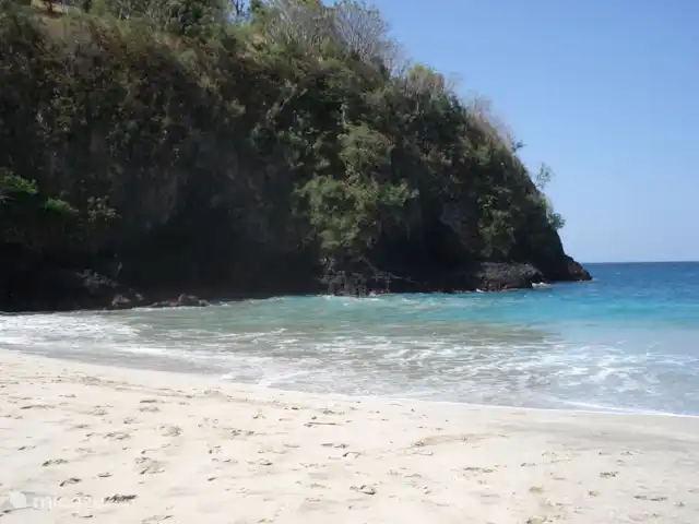 Rumah Syan | Indonésie, Bali, Jasri - bungalow Pasir Putih, la plage de sable blanc