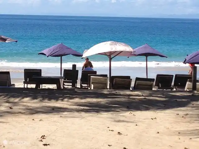 Rumah Syan | Indonésie, Bali, Jasri - bungalow Pasir Putih, la plage de sable blanc