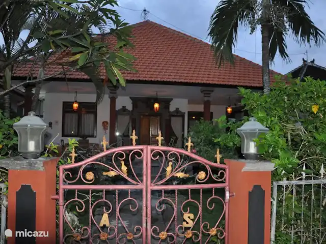 Rumah Syan | Indonésie, Bali, Jasri - bungalow maison le soir
