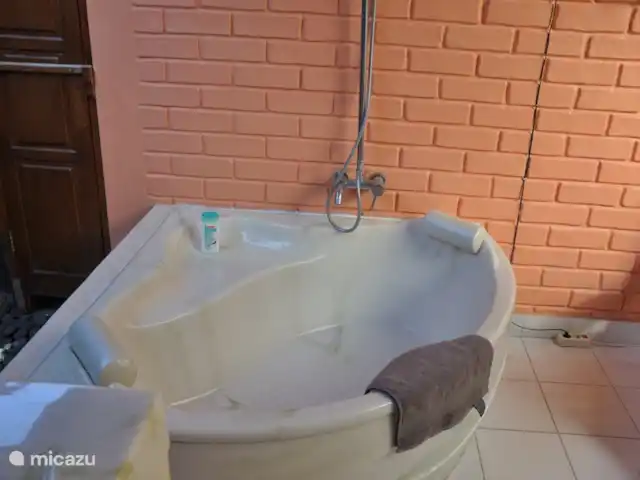 Rumah Syan | Indonésie, Bali, Jasri - bungalow bain dans la salle de bain extérieure